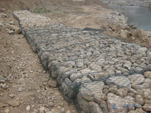 固濱籠中小河流治理五絞生態(tài)固濱籠綠濱墊護底 固濱籠中小河流治理五絞生態(tài)固濱籠綠濱墊護底